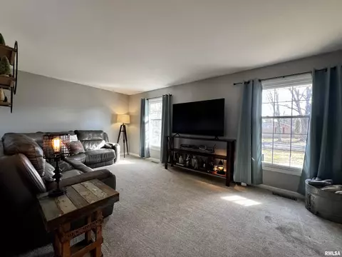 524 Meadow Dr, Macomb, IL 61455 photo 4