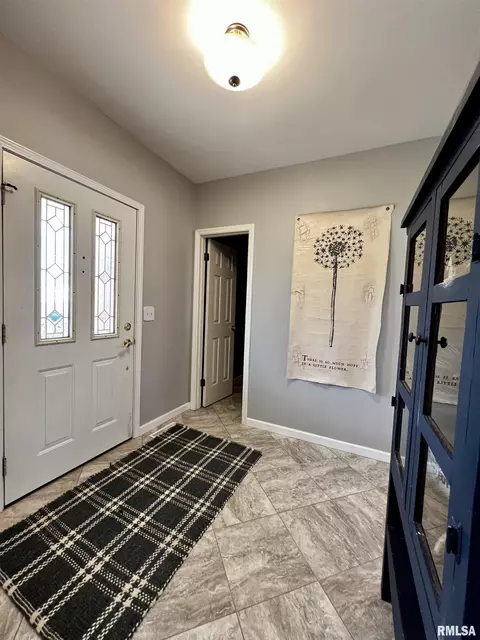 524 Meadow Dr, Macomb, IL 61455 photo 2