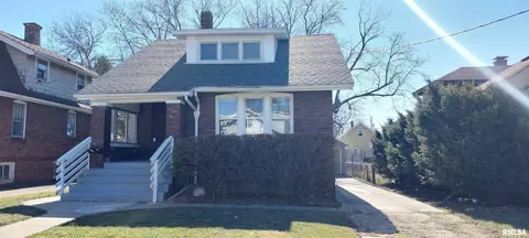 808 W Hanssler Pl, Peoria, IL 61604