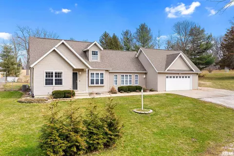 5 Exeter Rd, Mackinaw, IL 61755
