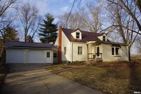 821 9th St, Lacon, IL 61540