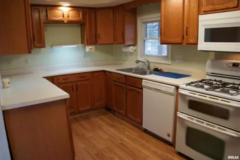 821 9th St, Lacon, IL 61540 photo 7
