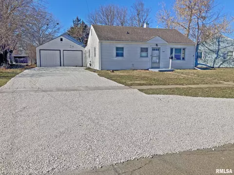 1429 N 5th St, Chillicothe, IL 61523