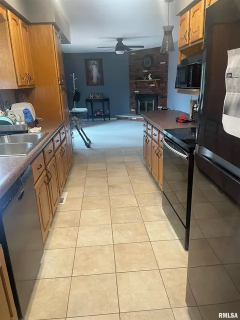 1311 Carolbeth Ave, Macomb, IL 61455 photo 4