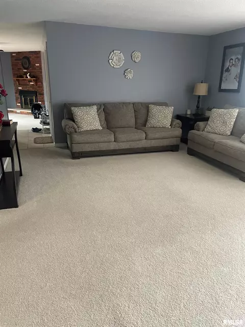 1311 Carolbeth Ave, Macomb, IL 61455 photo 2