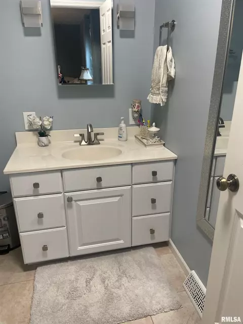 1311 Carolbeth Ave, Macomb, IL 61455 photo 11