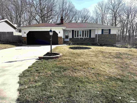 713 Whippoorwill Dr, Washington, IL 61571