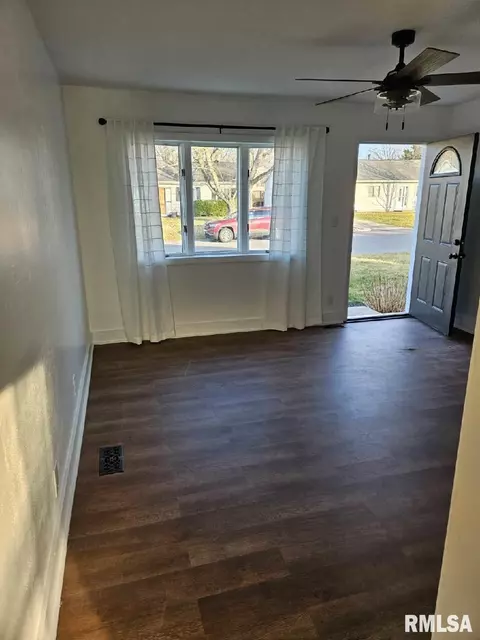 305 Temple Dr, Washington, IL 61571 photo 6