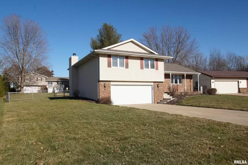  15 Country Ln, East Peoria, IL 61611 photo 2