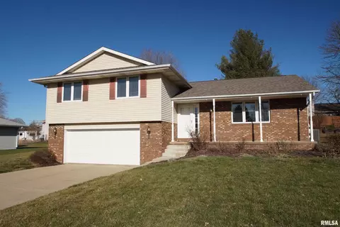 15 Country Ln, East Peoria, IL 61611