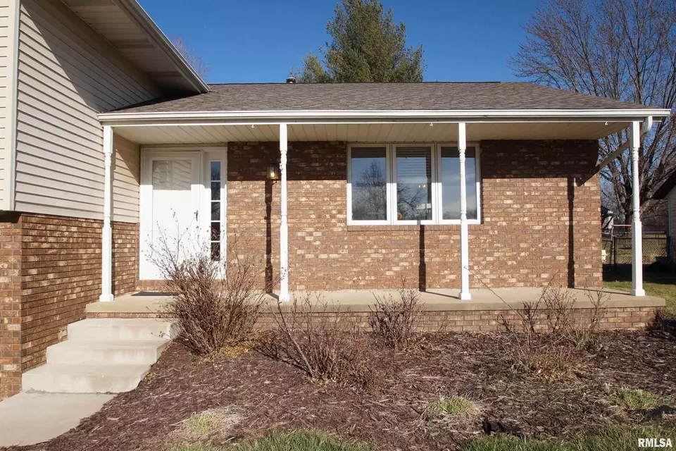  15 Country Ln, East Peoria, IL 61611 photo 3