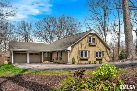 1246 N Hickory Ln, East Peoria, IL 61611