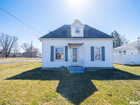 109 E 9th St, Glasford, IL 61533