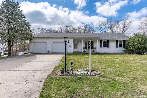 5032 W Woodfern Rd, Peoria, IL 61607