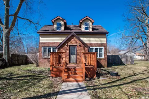 811 N 6th St, Chillicothe, IL 61523