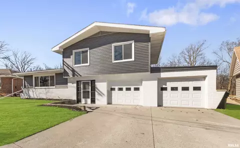 141 Field Grove Ct, East Peoria, IL 61611