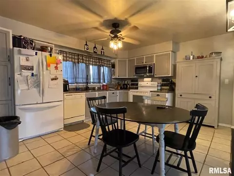Kitchen - 1515 Riverview Dr, Macomb, IL 61455 photo 3 of 3