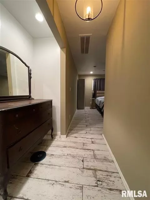 Entry Way - 1515 Riverview Dr, Macomb, IL 61455 photo 1 of 1
