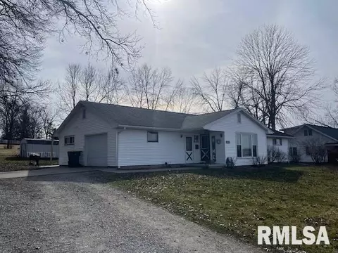 1515 Riverview Dr, Macomb, IL 61455
