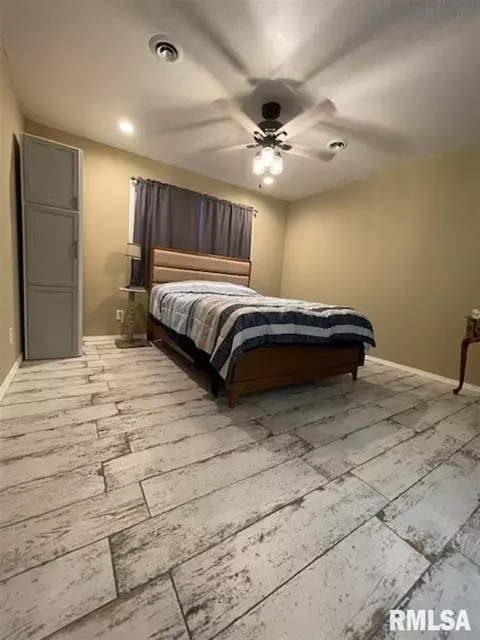 Bedroom - 1515 Riverview Dr, Macomb, IL 61455 photo 1 of 3