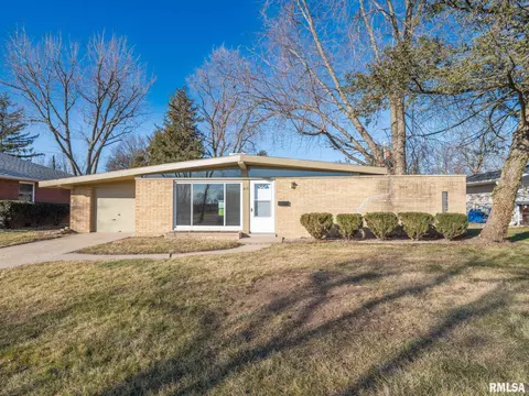 815 W Westwood Dr, Peoria, IL 61614