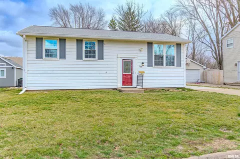 504 Manor St, Pekin, IL 61554
