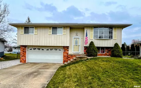 104 Supreme Ct, East Peoria, IL 61611