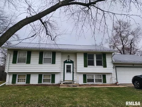2622 S High Meadow Dr, Peoria, IL 61607