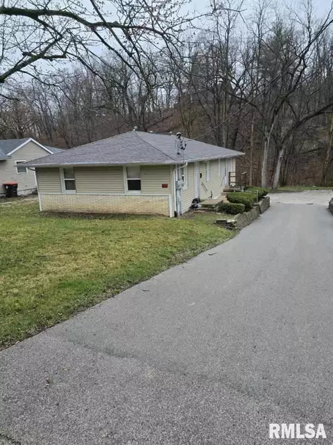148-152 Maywood Ave, Creve Coeur, IL 61610