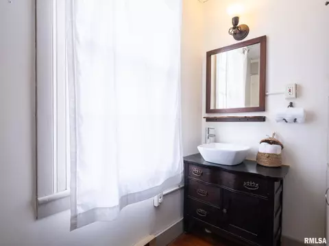 Bath - 110 N Olson St, Bishop Hill, IL 61419 photo 3 of 12