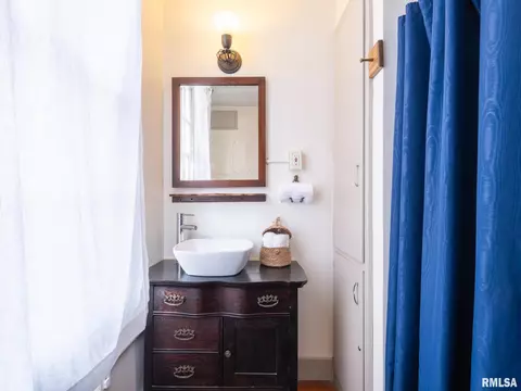 Bath - 110 N Olson St, Bishop Hill, IL 61419 photo 4 of 12