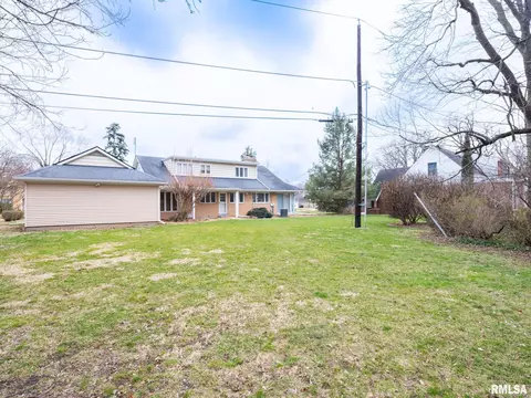 307 N Kickapoo Ter, Peoria, IL 61604 photo 5