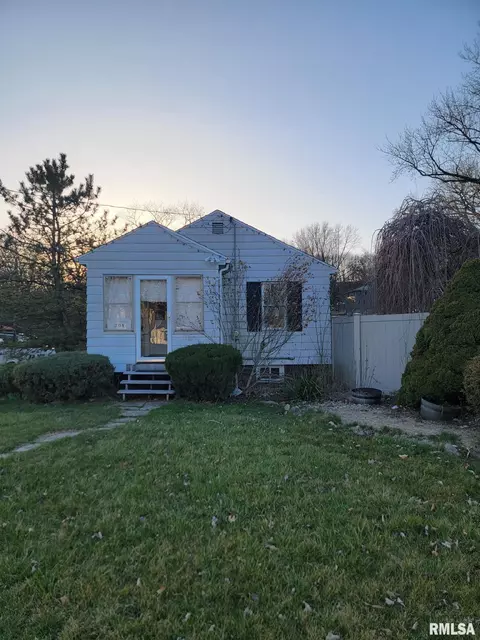 301 Arnold Rd, East Peoria, IL 61611