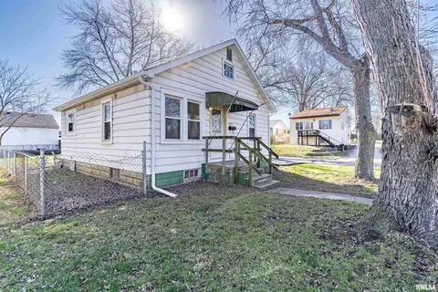 1318 Jerome St, Pekin, IL 61554
