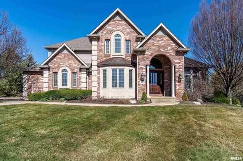 7022 N Clayton Ct, Peoria, IL 61615