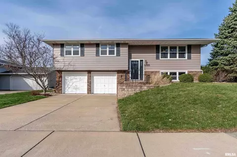 6815 N Rockvale Dr, Peoria, IL 61614