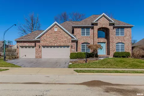 5807 W Eaglecreek Dr, Peoria, IL 61615