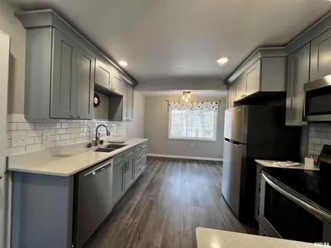 422 E Franklin St, Macomb, IL 61455 photo 7