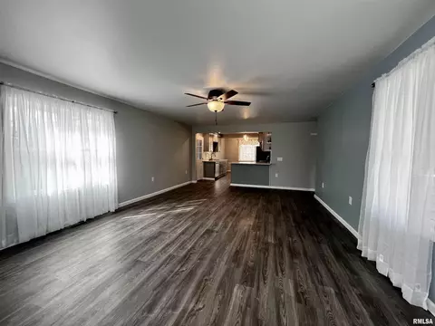 422 E Franklin St, Macomb, IL 61455 photo 3