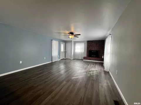 422 E Franklin St, Macomb, IL 61455 photo 2