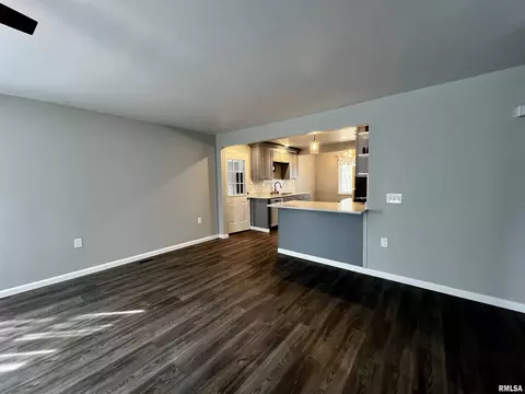 422 E Franklin St, Macomb, IL 61455 photo 5