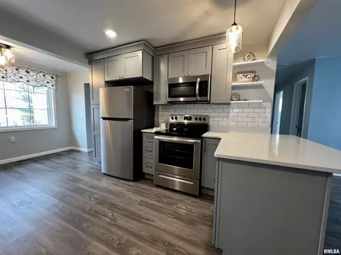 422 E Franklin St, Macomb, IL 61455 photo 9