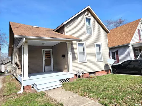 745 E Walnut St, Canton, IL 61520 photo 1