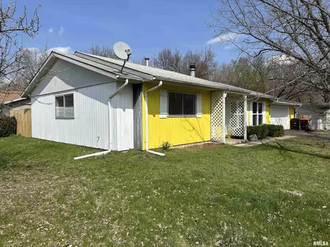 5842 N Andover Ct, Peoria, IL 61615