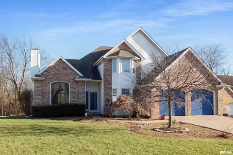 2820 W Briarcliffe Ln, Peoria, IL 61604