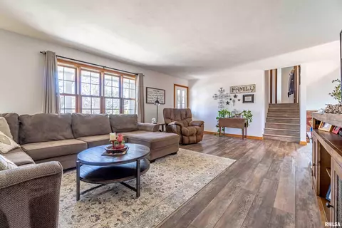 207 Conrad St, Henry, IL 61537 photo 4