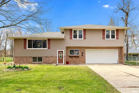 121 Patterson Dr, East Peoria, IL 61611