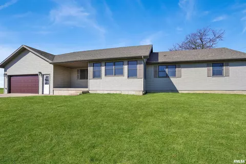 301 W Larson Ave, Cherry, IL 61317 photo 2