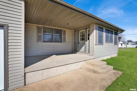 301 W Larson Ave, Cherry, IL 61317 photo 3