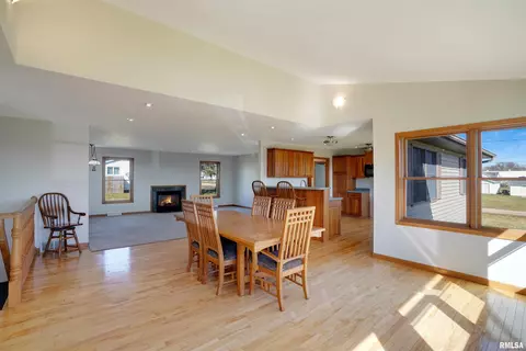 301 W Larson Ave, Cherry, IL 61317 photo 4